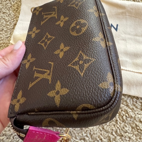 Authentic 💯 Louis Vuitton Mini Pochette - Picture 5 of 10